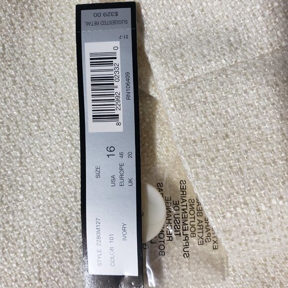 Tahari 3 Piece Set - Long Jacket with lovely brooch pin and skirt size 16 NWT - Picture 11 of 16